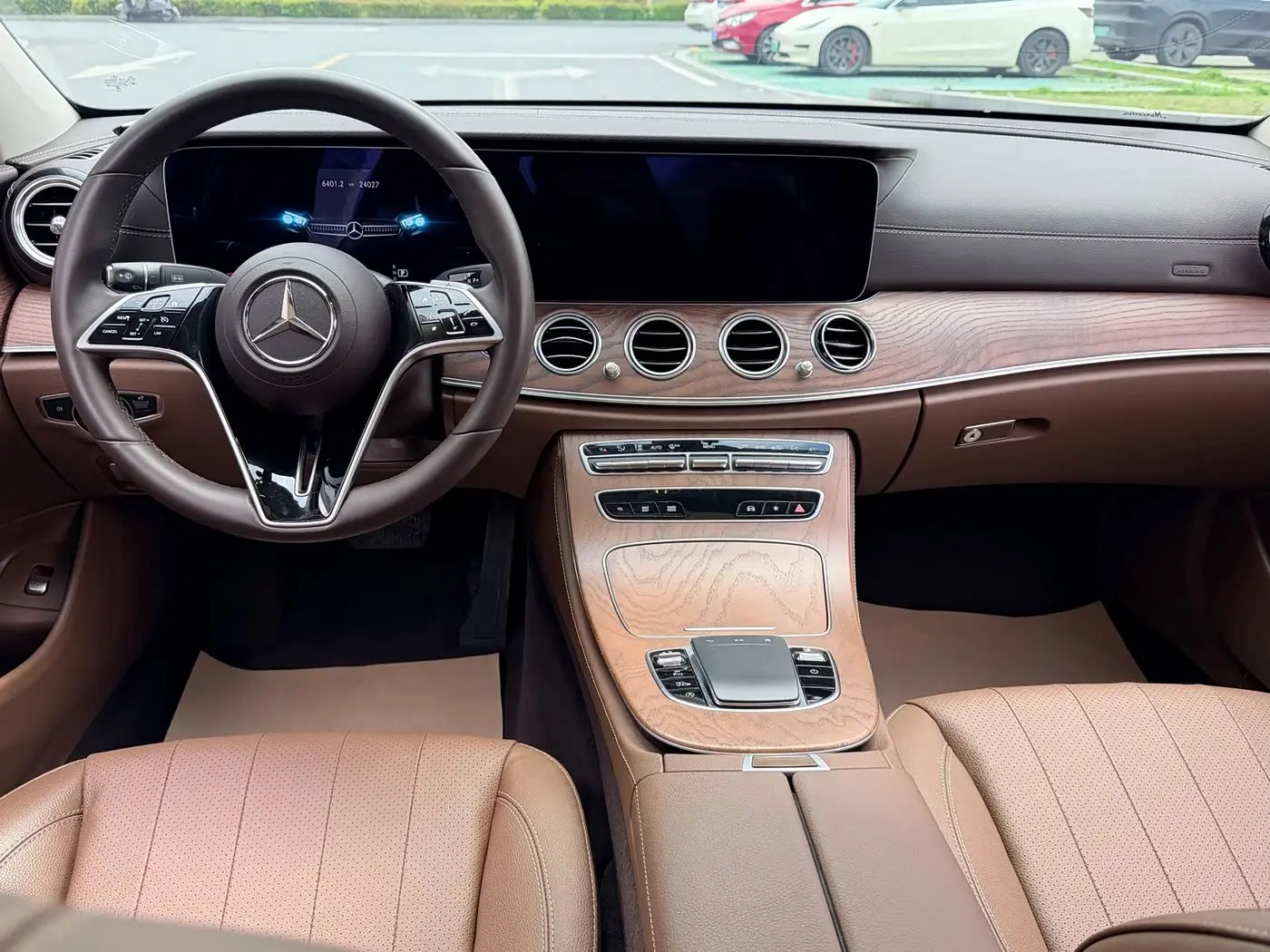Mercedes-Benz E-Class 2023 — Photo 12/15