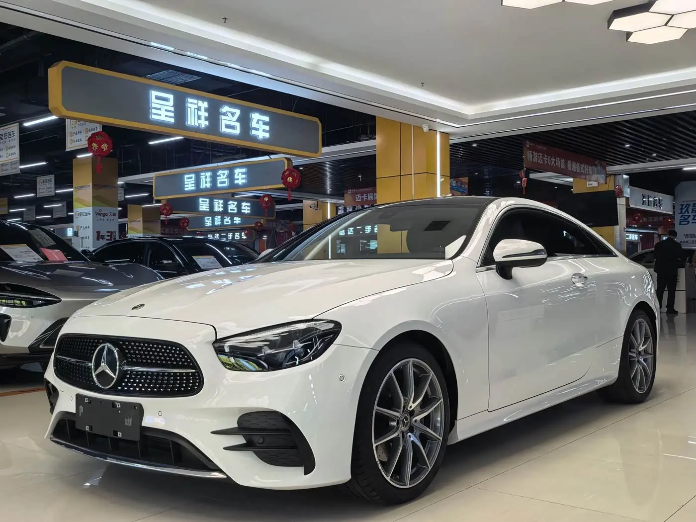 Mercedes-Benz E-Class 2023 — Photo 1/11