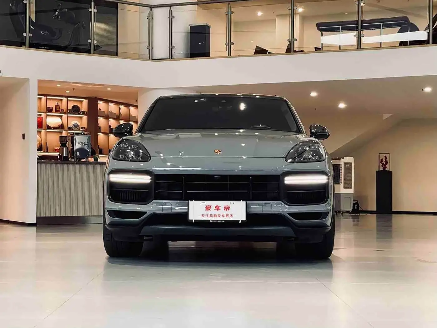 Porsche Cayenne 2023 — Фото 14/16
