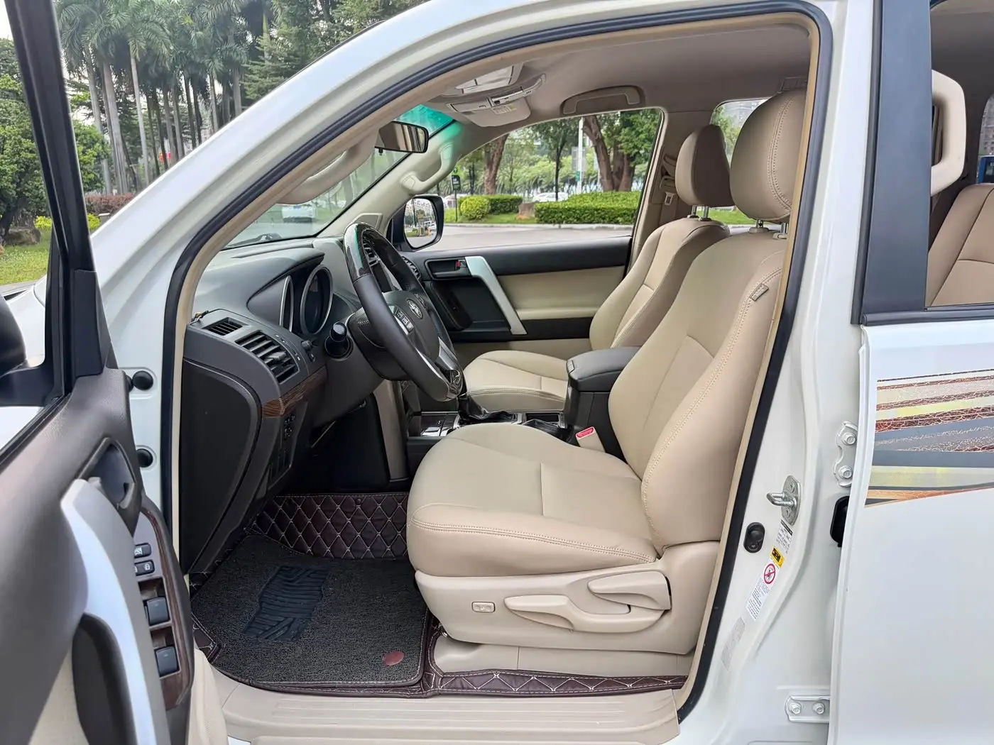 Toyota Prado 2013 — Photo 15/20