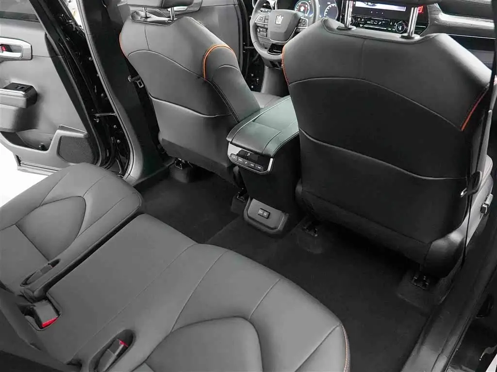 Toyota Crown Kluger 2024 — Photo 12/15