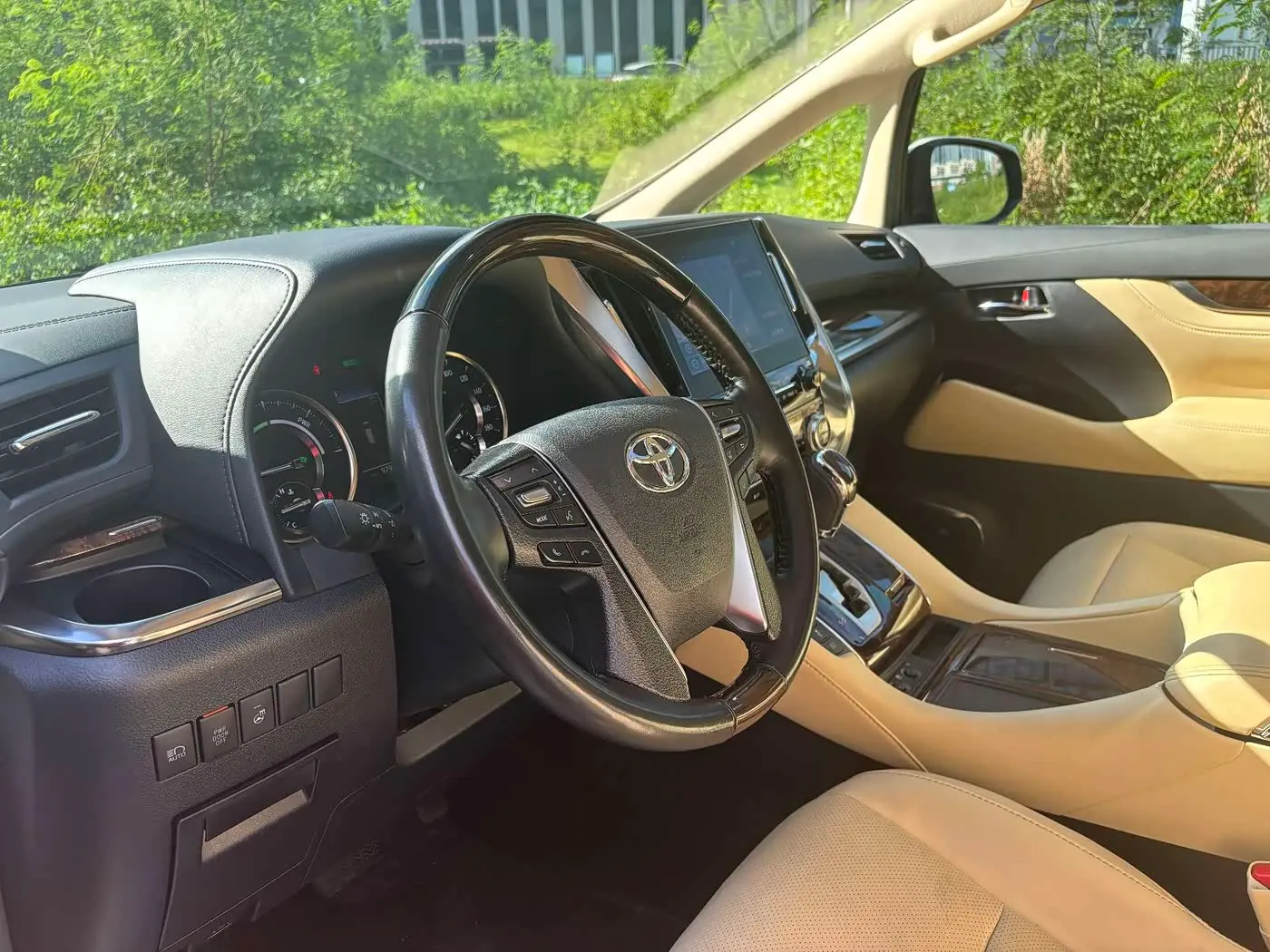 Toyota Alphard 2023 — Photo 4/20