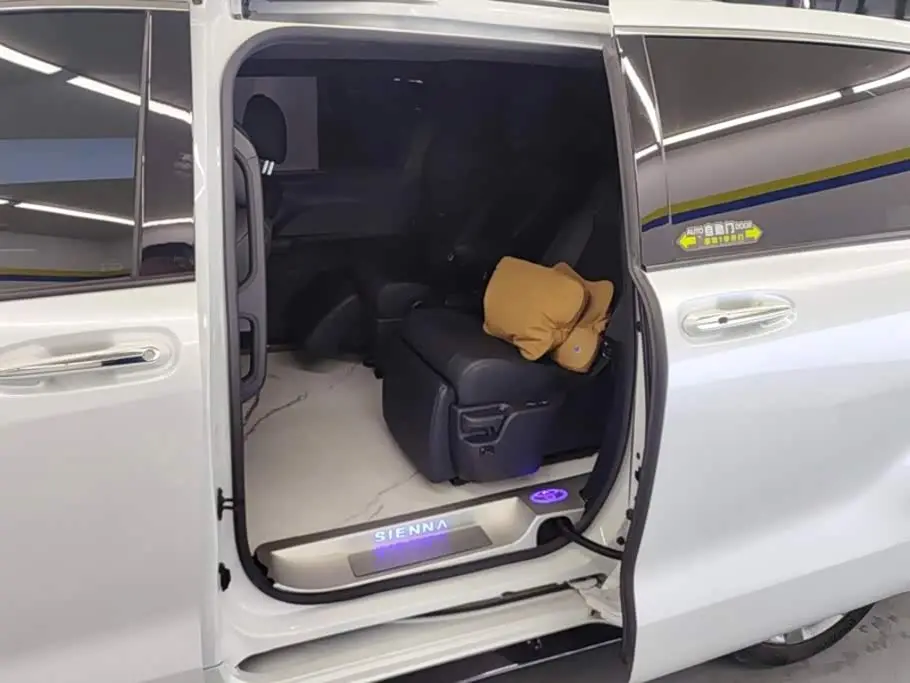 Toyota Sienna 2023 — Photo 11/16