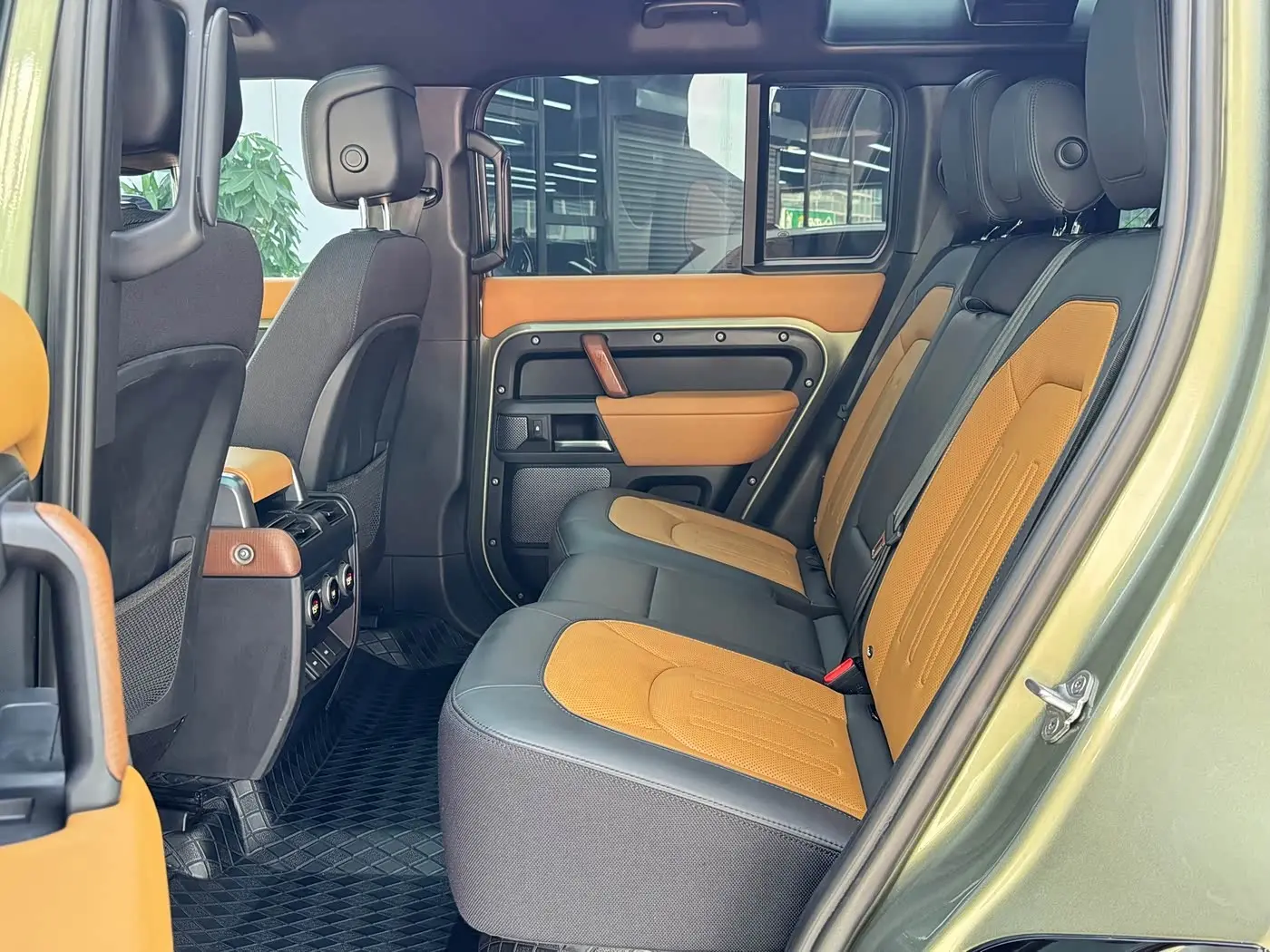 Land Rover Defender 2023 — Фото 6/20