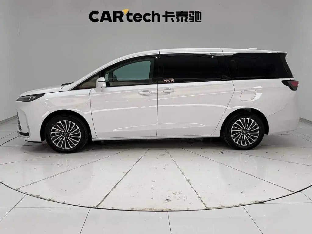 Buick GL8 New Energy 2025 — Photo 8/20