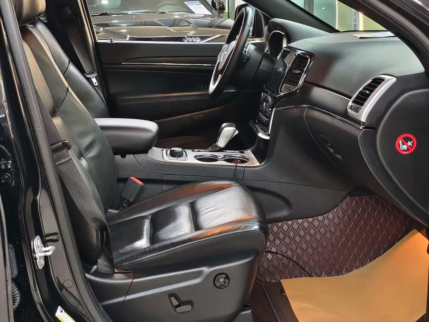 Jeep Grand Cherokee 2021 — Фото 11/20