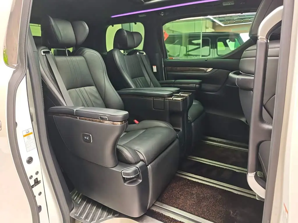 Toyota Vellfire 2020 — Photo 11/18