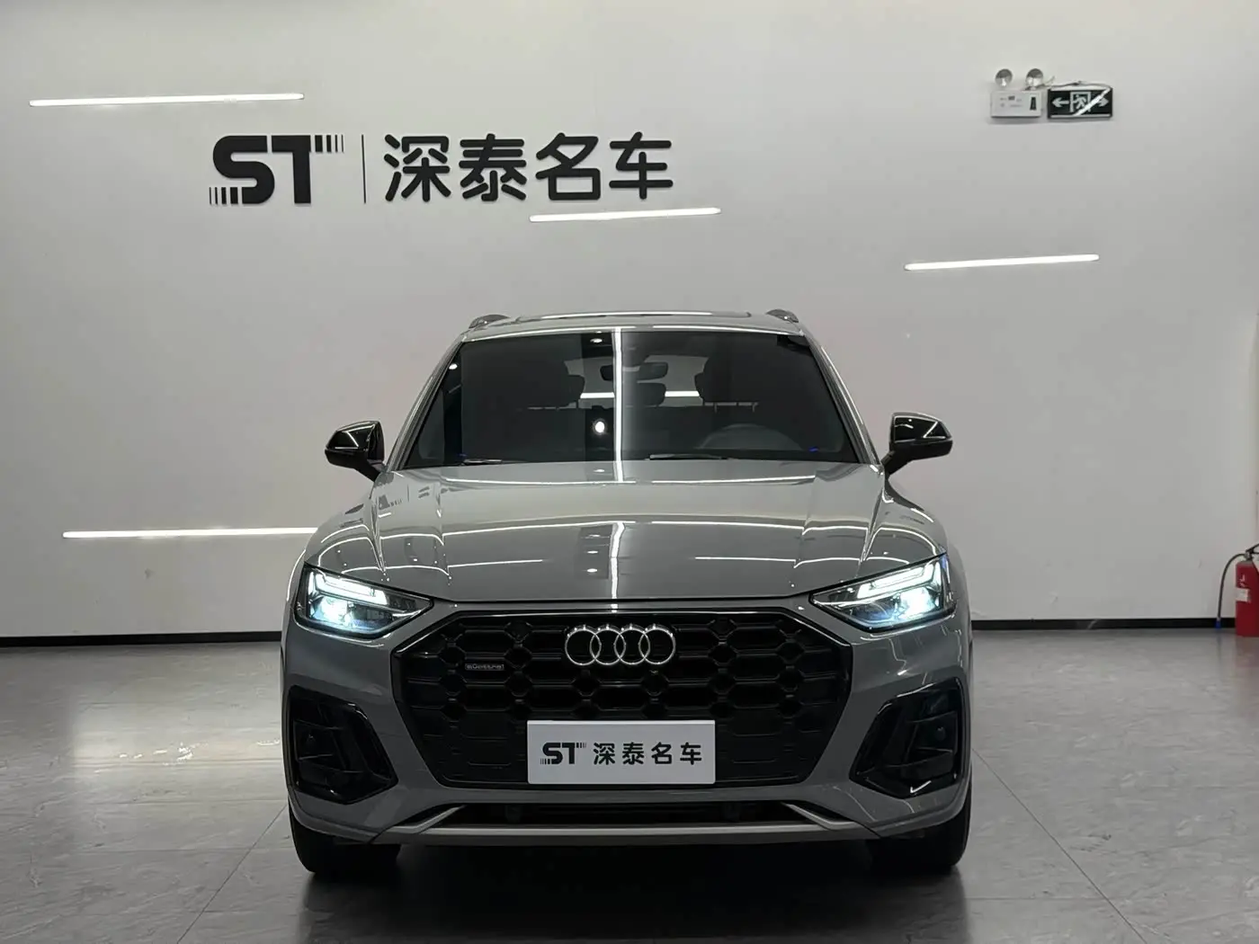 Audi Q5L 2025 — Фото 2/13