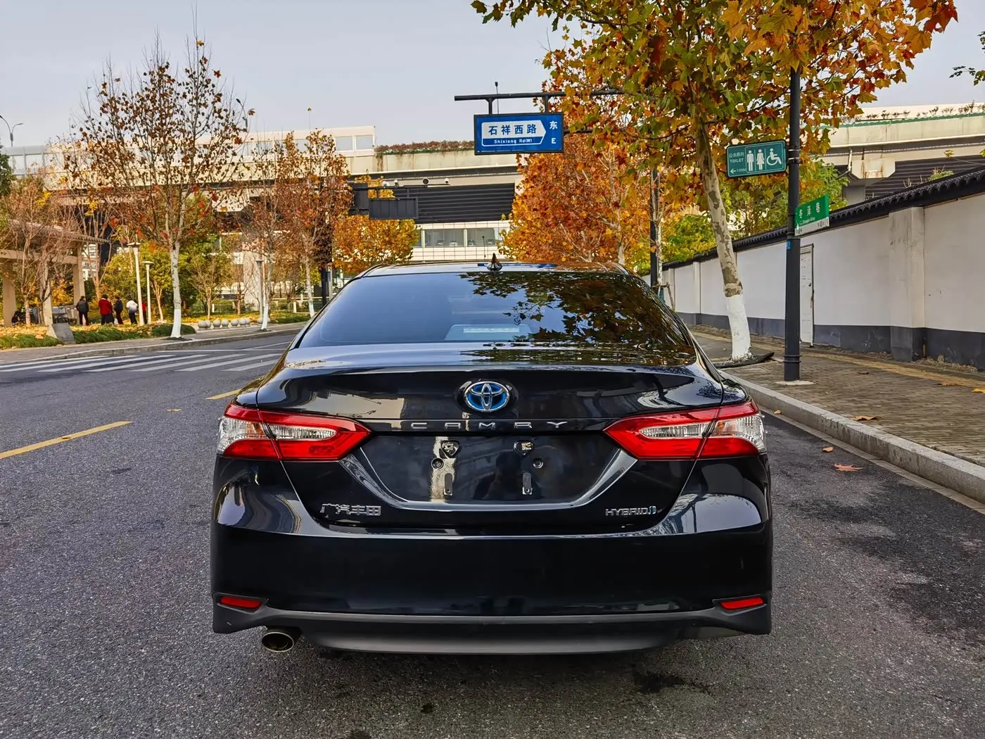 Toyota Camry 2023 — Photo 6/9