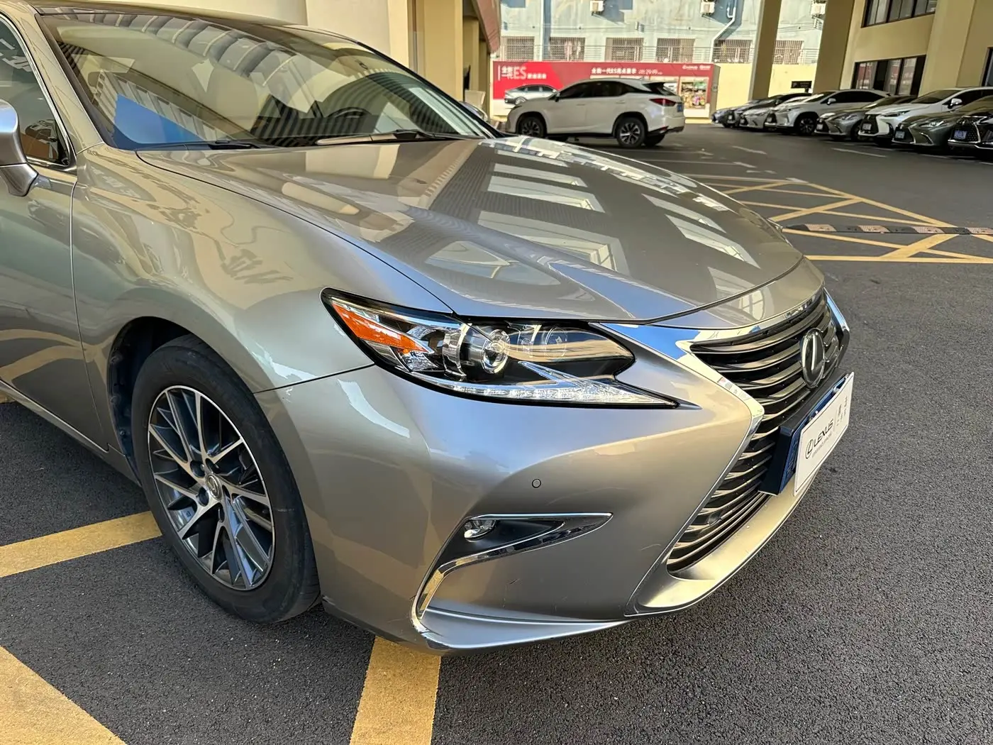 Lexus ES 2018 — Фото 3/20