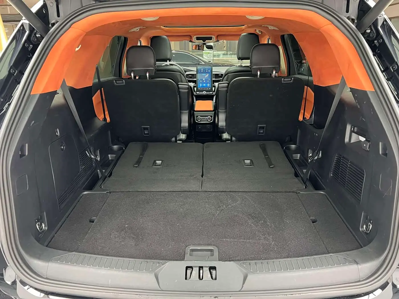 Ford Explorer 2021 — Şəkil 16/18