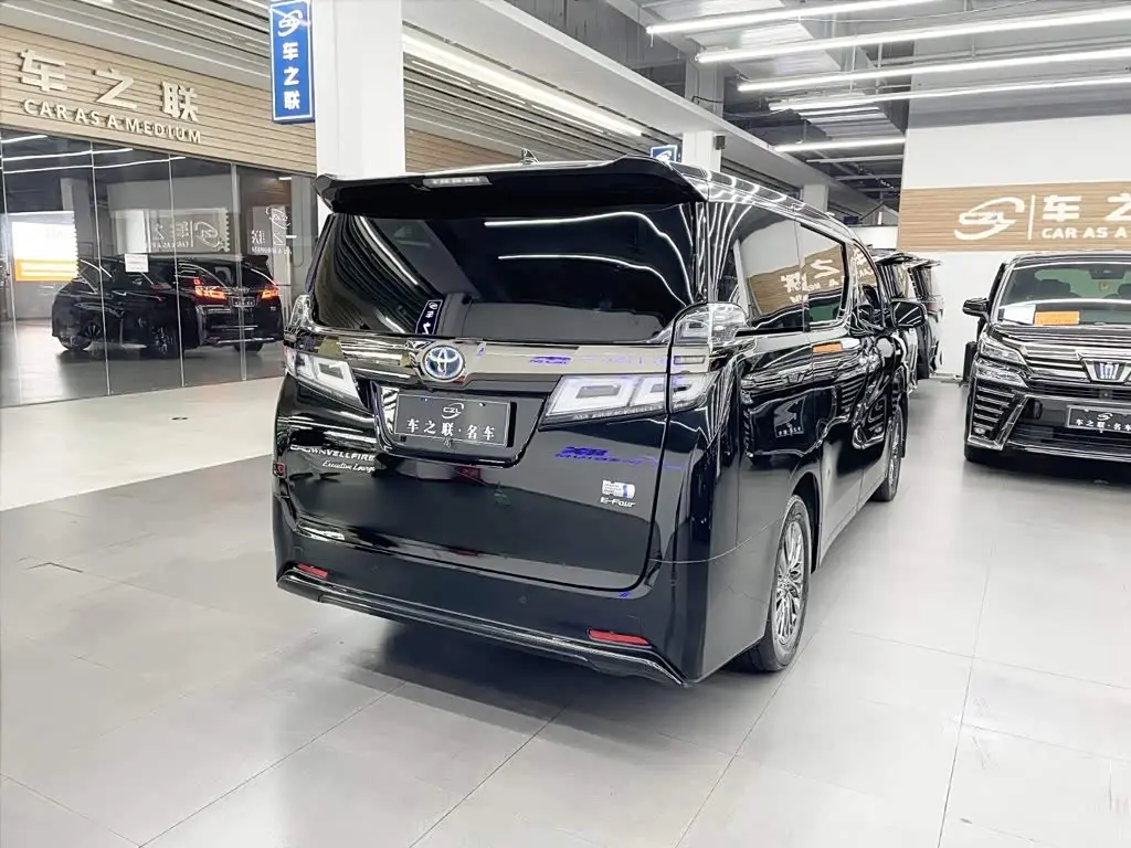 Toyota Vellfire 2023 — Photo 6/15