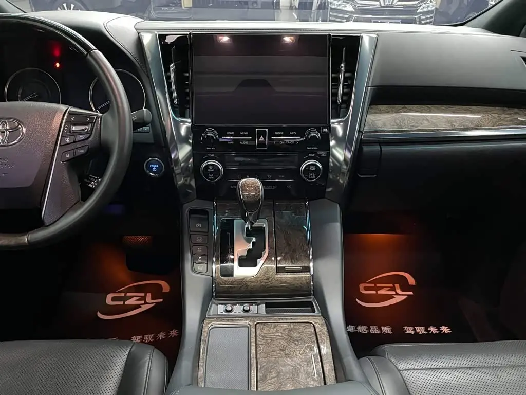 Toyota Vellfire 2023 — Photo 11/15