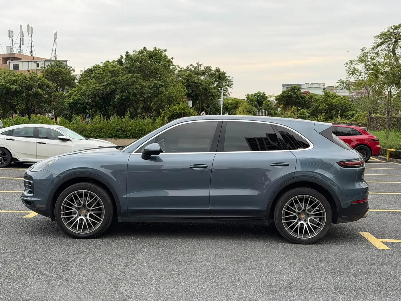 Porsche Cayenne 2018 — Фото 3/18