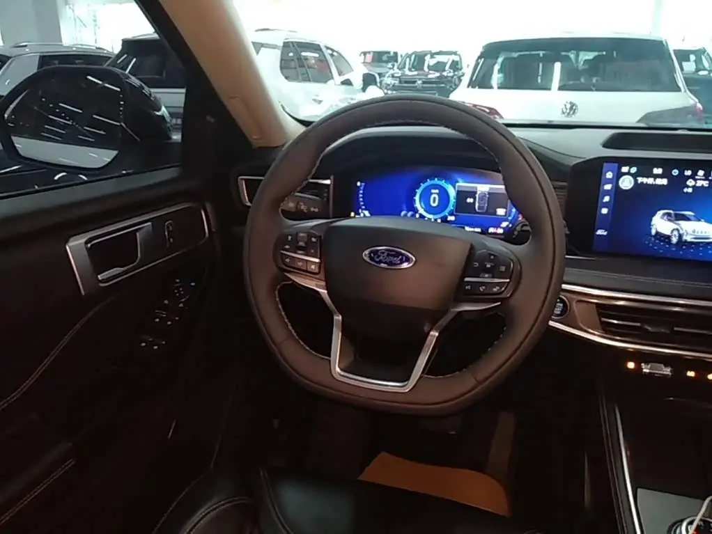 Ford Explorer 2022 — Photo 11/20