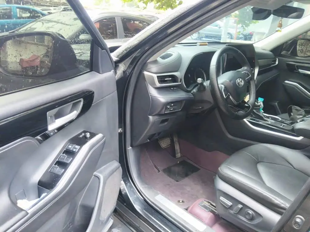 Toyota Highlander 2021 — Photo 13/19