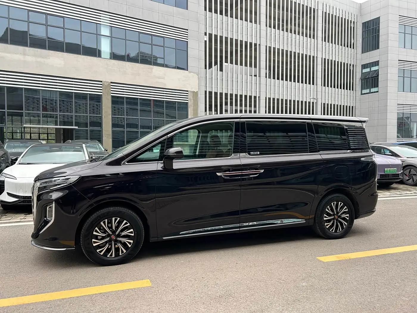 Hongqi HQ9 PHEV 2024 — Şəkil 13/16