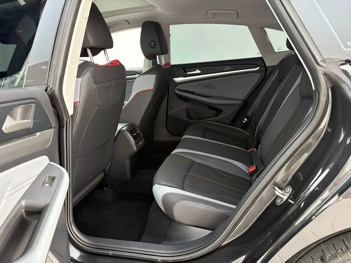 Volkswagen Lamando 2024 — Photo 5/13