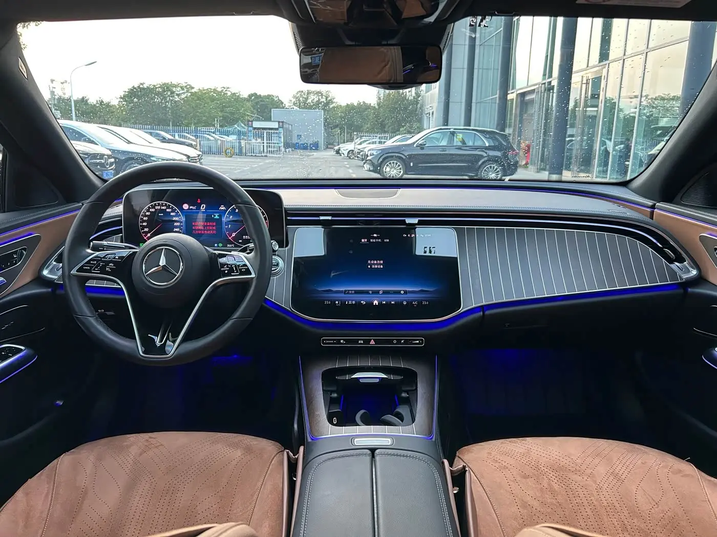 Mercedes-Benz E-Class 2024 — Фото 18/19