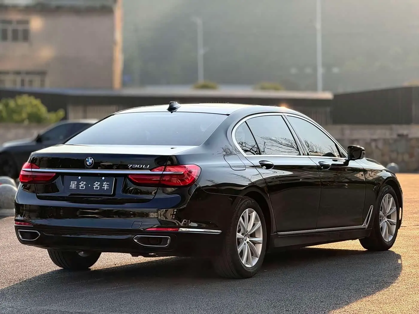 BMW 7 Series 2017 — Фото 16/18
