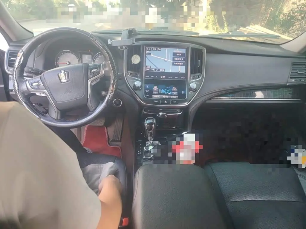 Toyota Crown 2015 — Photo 13/20