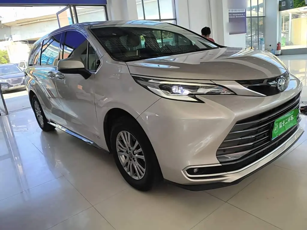 Toyota Sienna 2023 — Photo 3/19