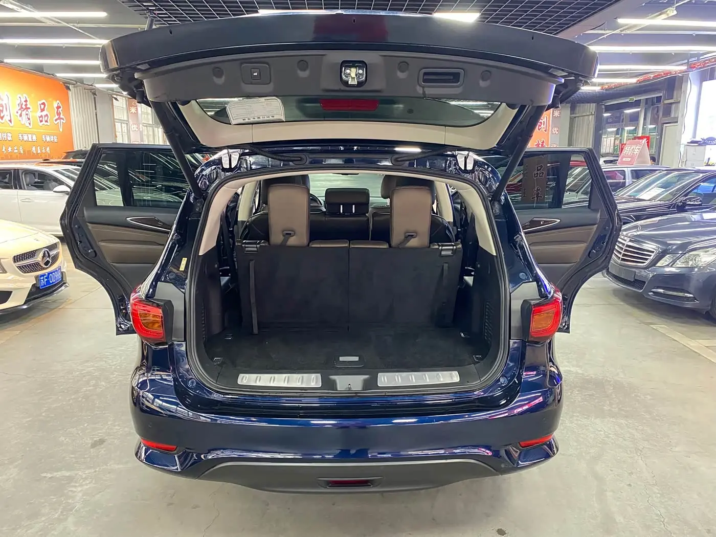 Infiniti QX60 2021 — Photo 13/20