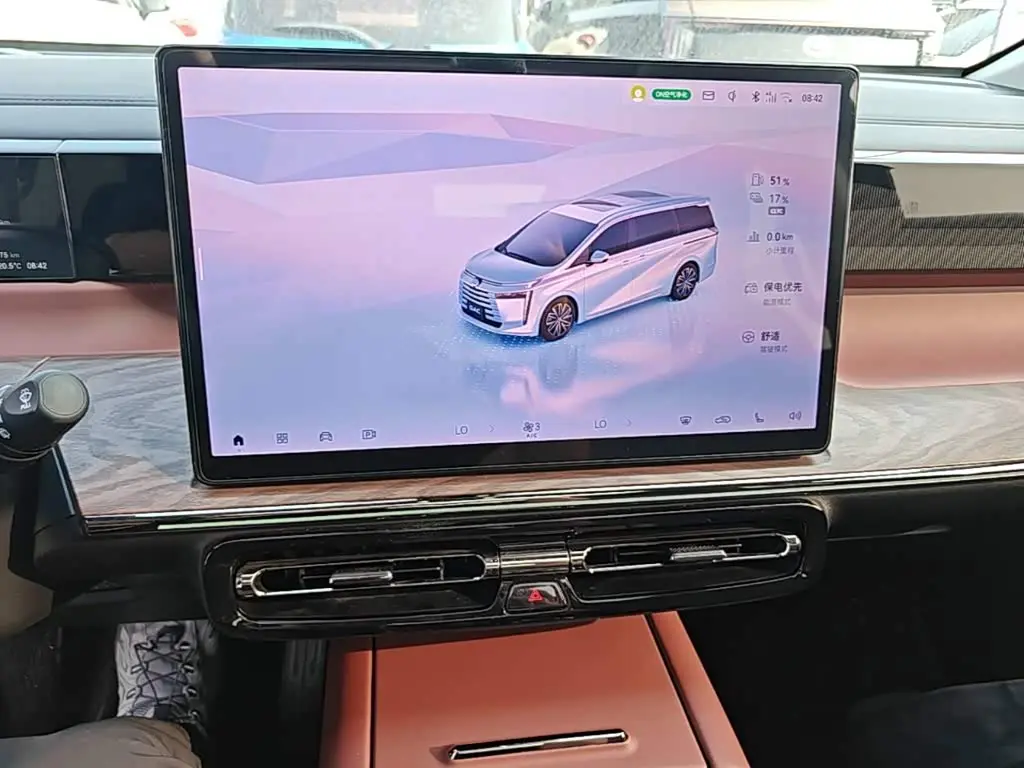 GAC Trumpchi Trumpchi E8 NEV 2025 — Фото 13/20