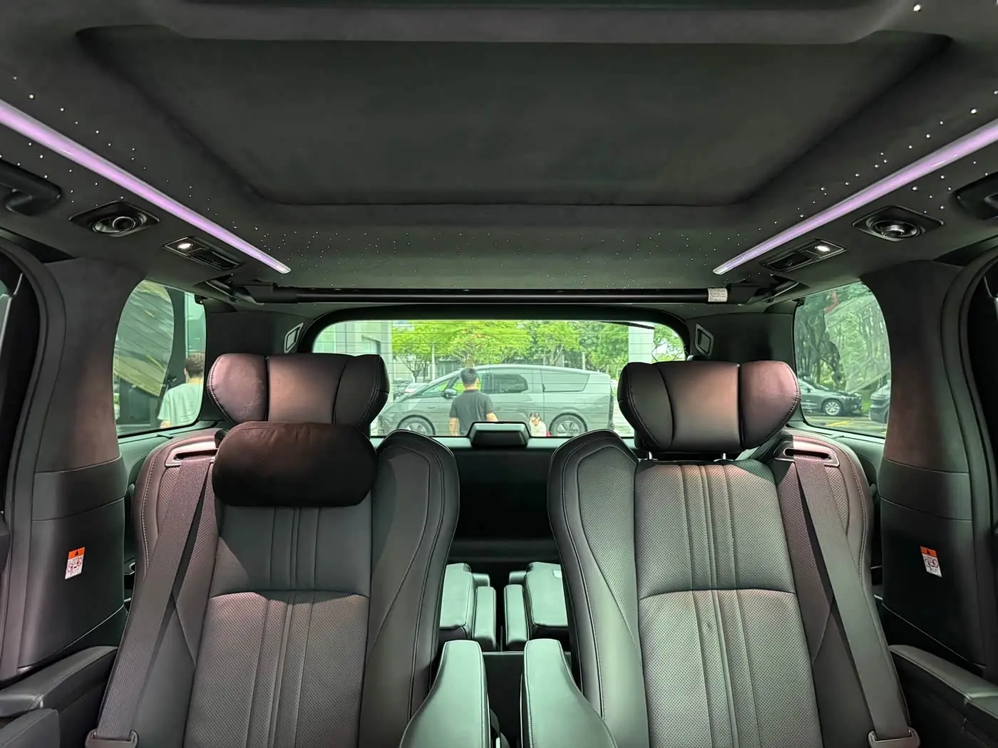 Toyota Alphard 2022 — Photo 10/18