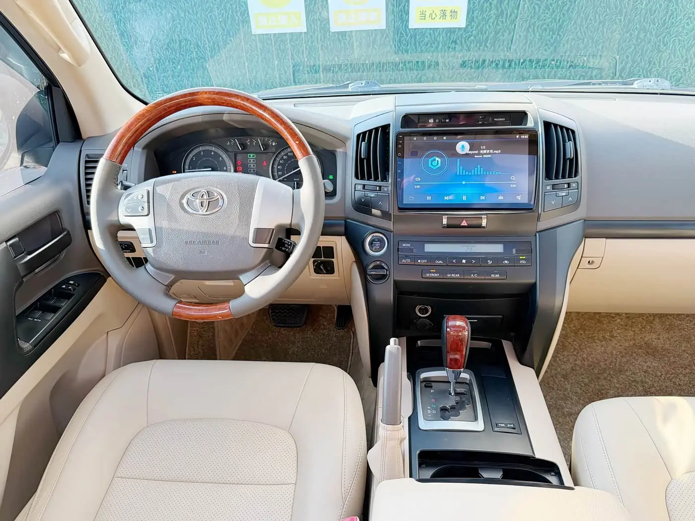 Toyota Land Cruiser 2014 — Photo 9/20