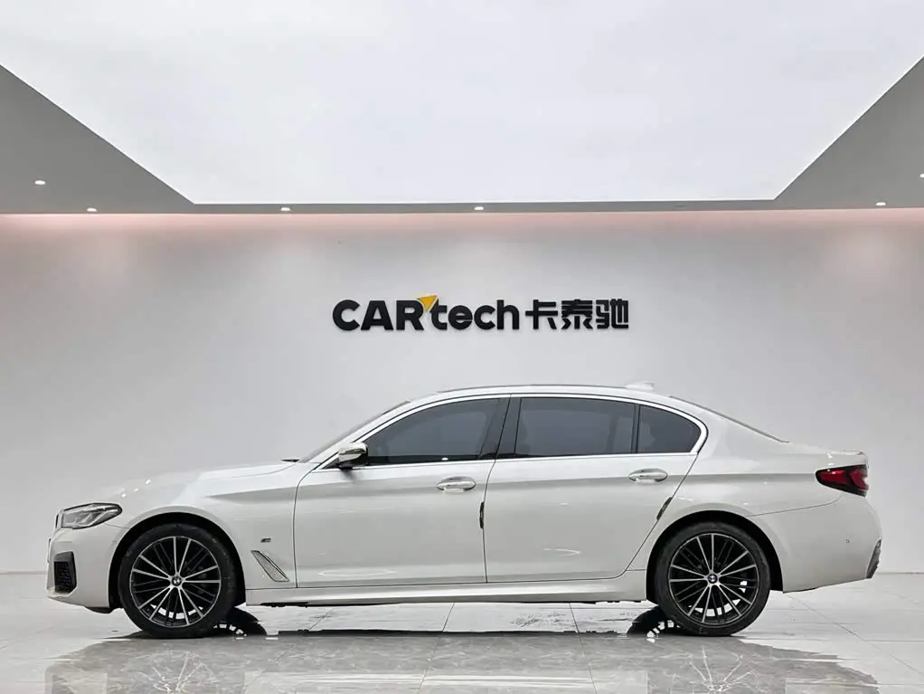 BMW 5 Series 2021 — Фото 2/15