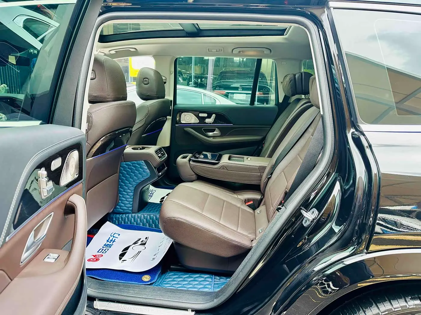 Mercedes-Benz GLS 2022 — Photo 7/15