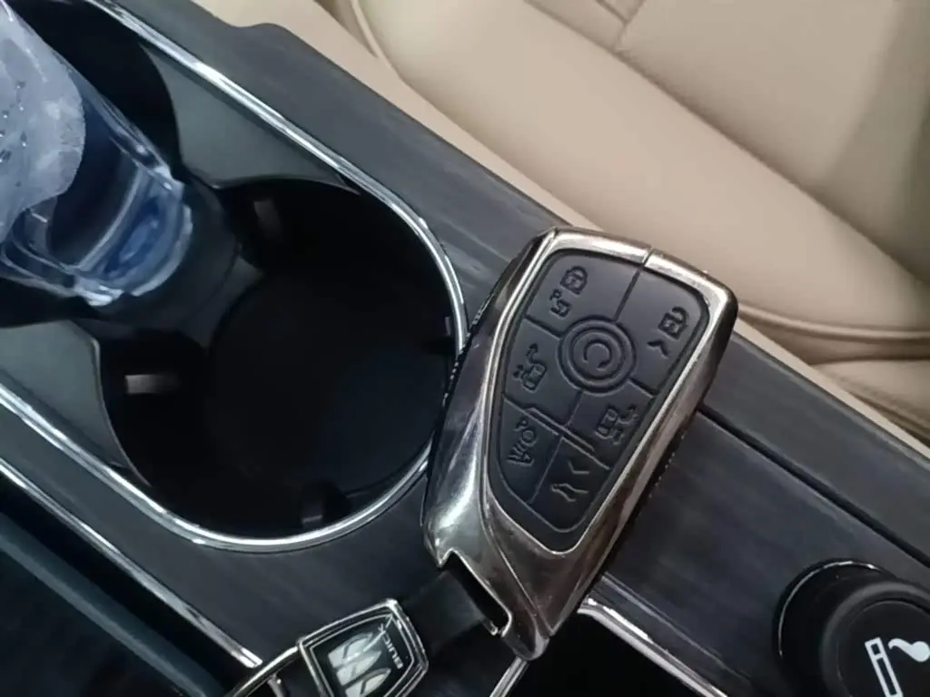 Buick GL8 New Energy 2025 — Photo 9/20