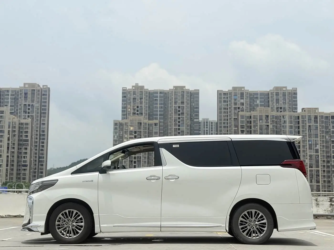 Toyota Alphard 2019 — Photo 14/20