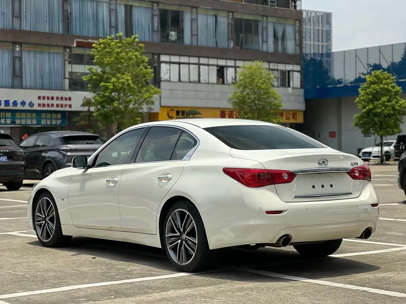 Infiniti Q50 2016 — Фото 6/20