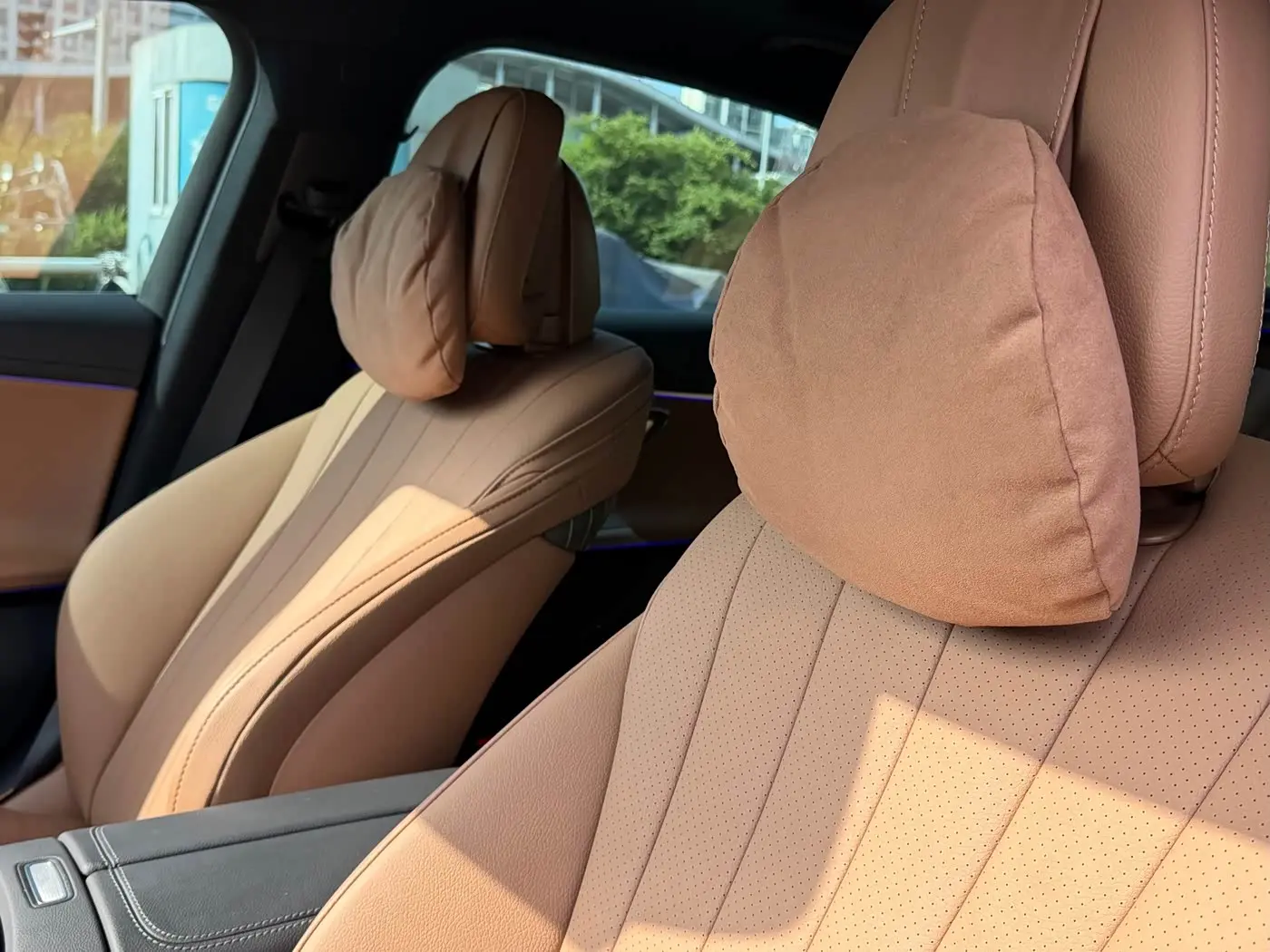 Mercedes-Benz E-Class 2025 — Photo 11/17