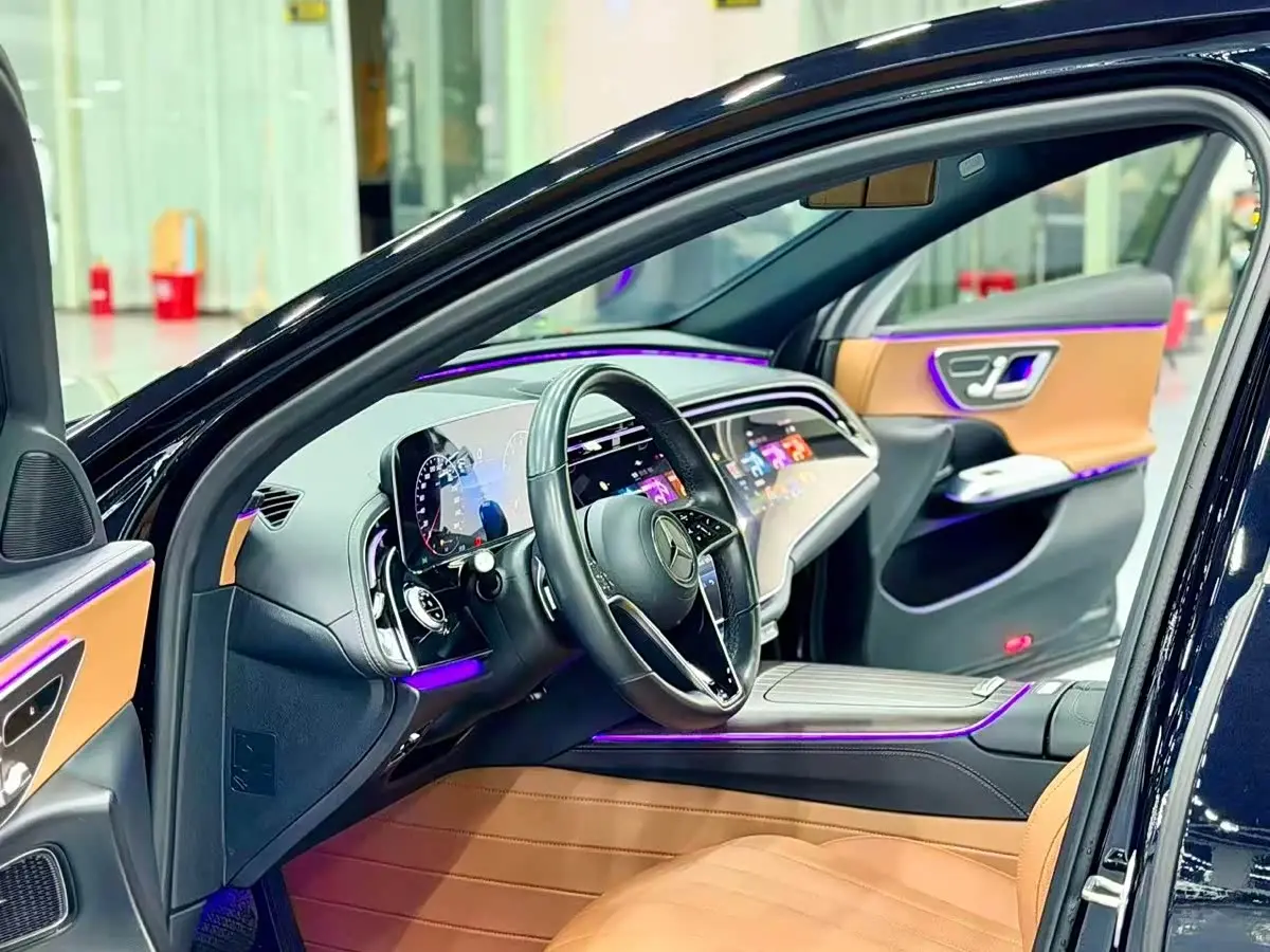 Mercedes-Benz E-Class 2024 — Photo 4/9
