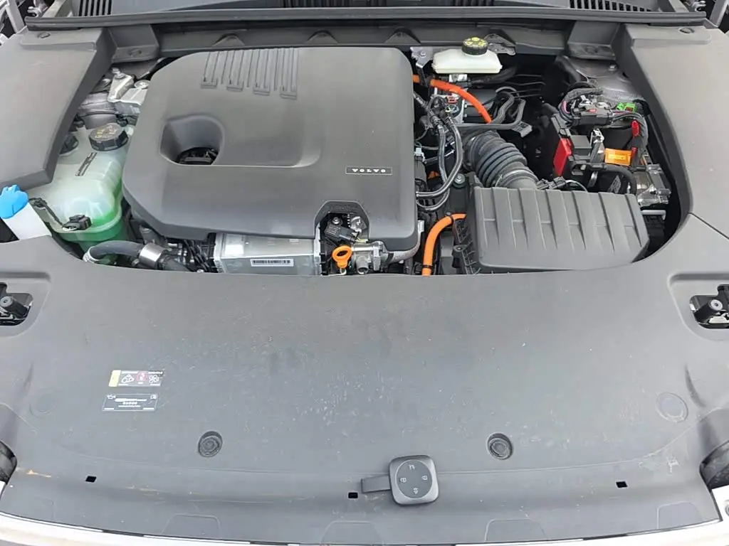 Volvo XC70 Plug-in Hybrid 2025 — Фото 20/20