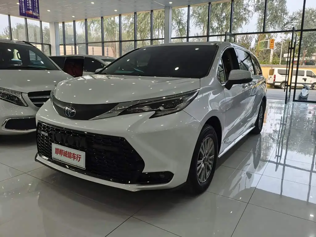 Toyota Sienna, 2023