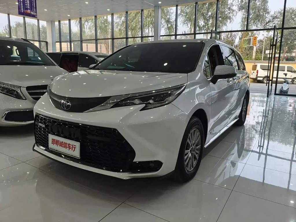 Toyota Sienna 2023 — Şəkil 1/17