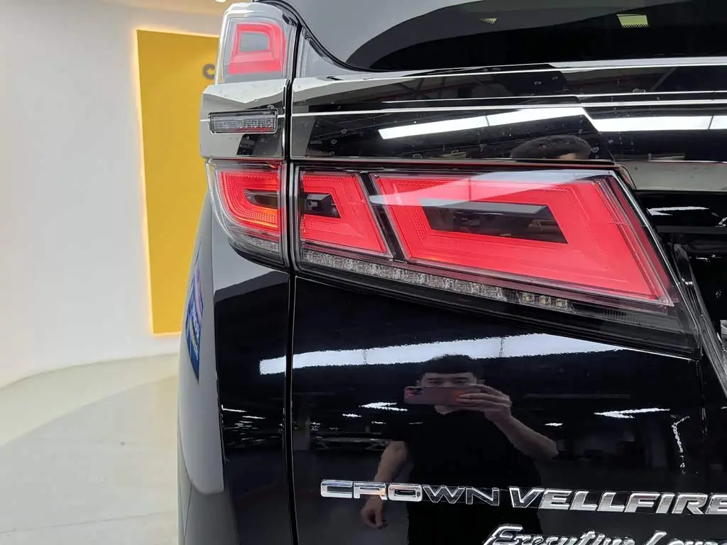 Toyota Vellfire 2022 — Photo 9/20