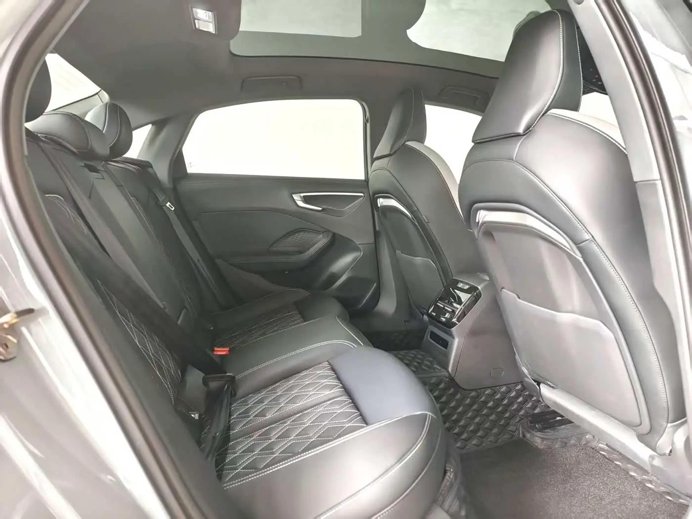 Audi A5L 2025 — Photo 8/15