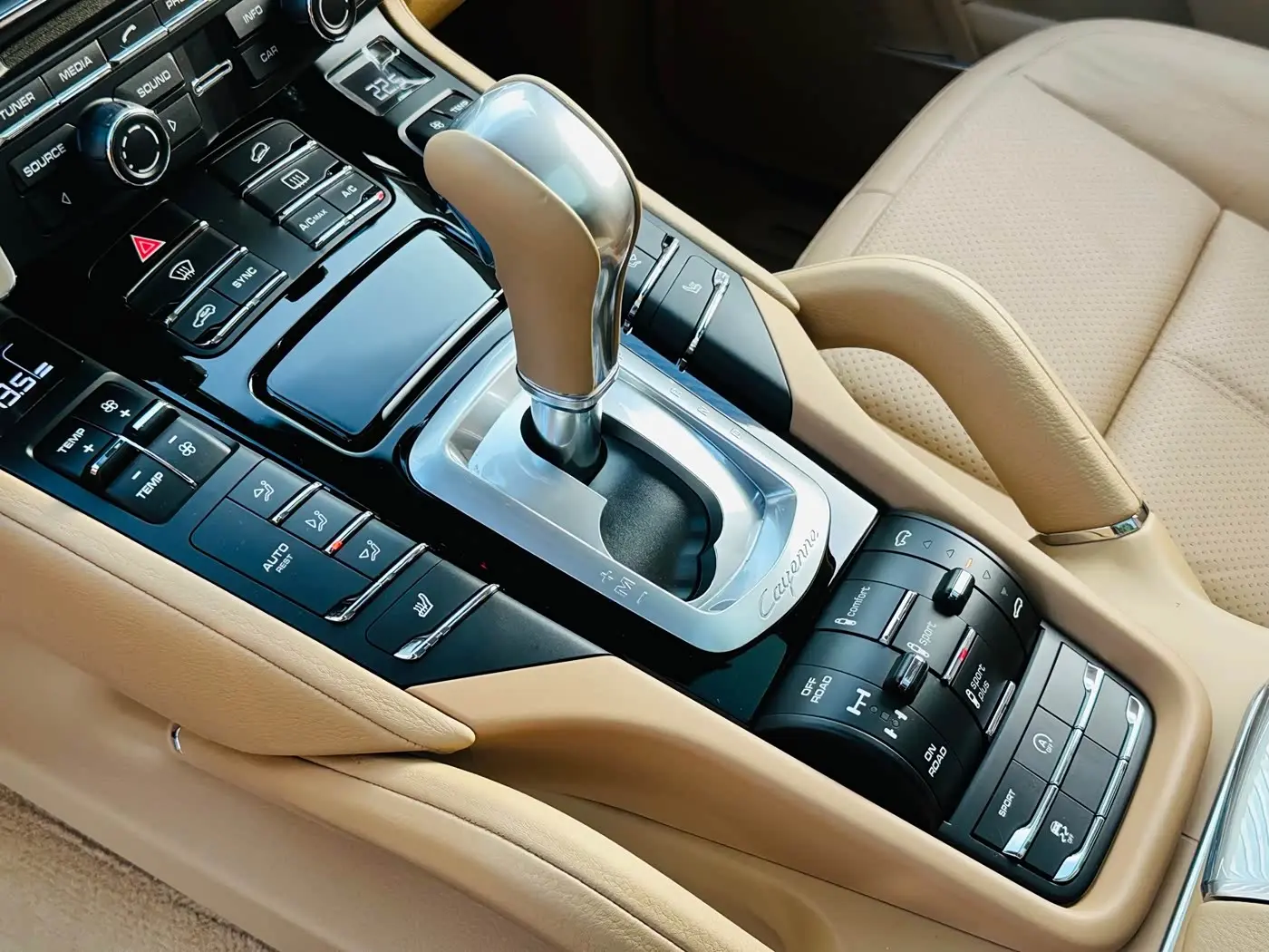 Porsche Cayenne 2017 — Photo 12/20