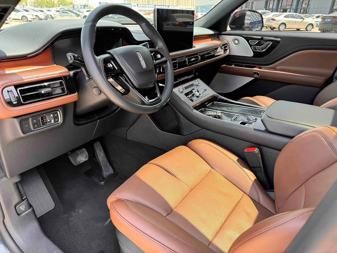Lincoln Aviator 2021 — Photo 7/20