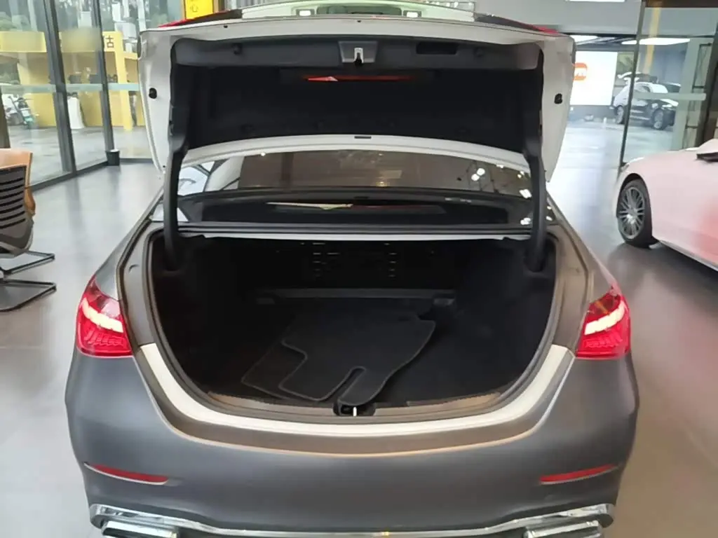 Mercedes-Benz C-Class 2025 — Фото 19/20
