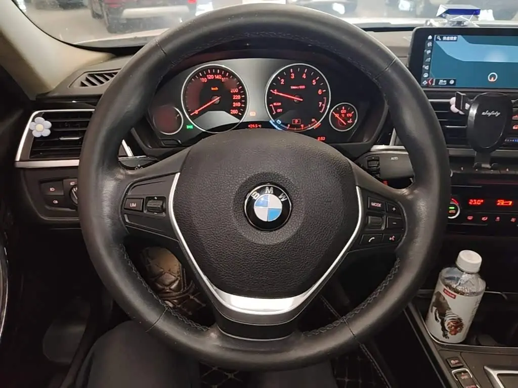 BMW 3 Series 2019 — Фото 11/20