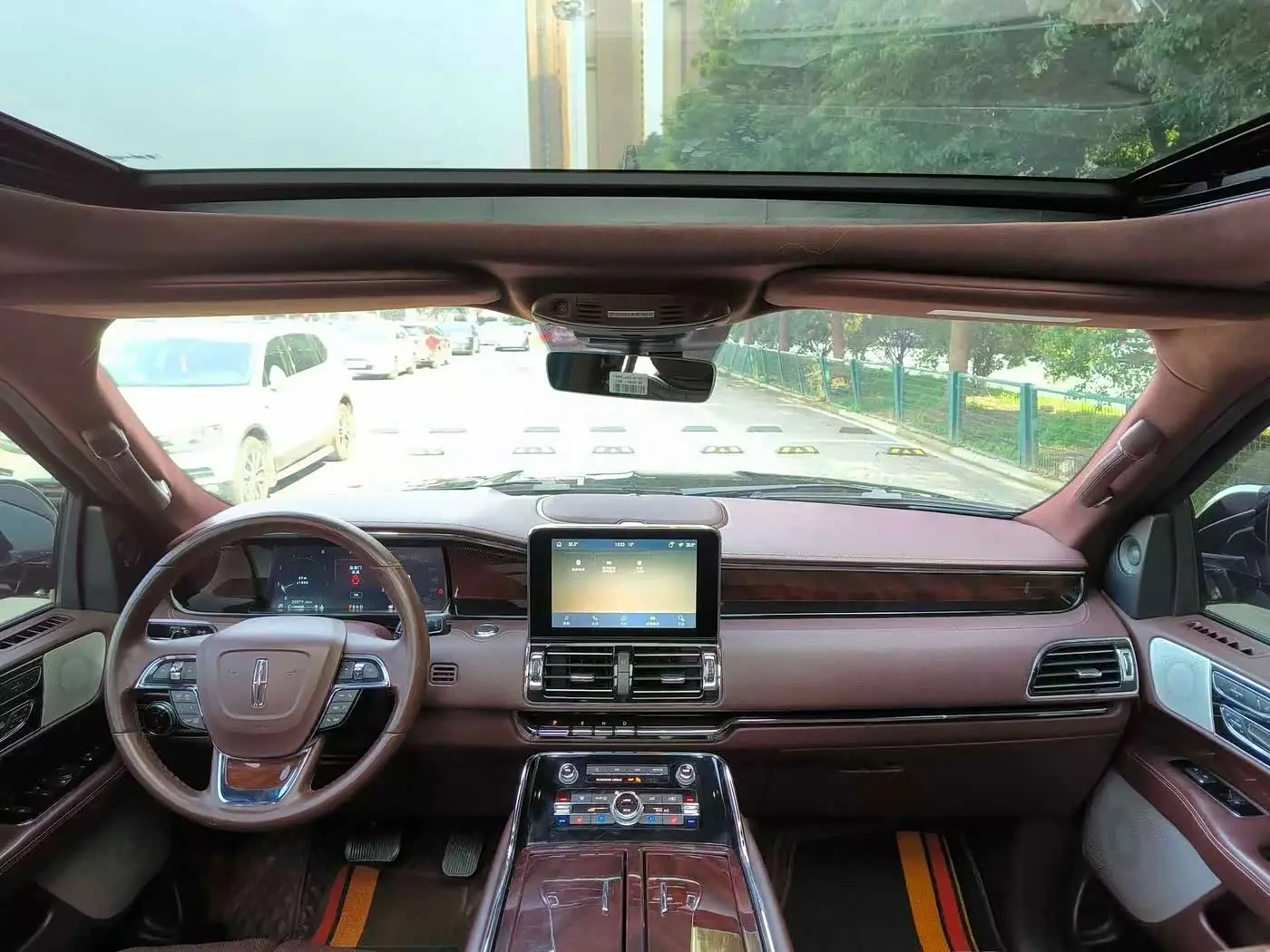 Lincoln Navigator 2021 — Photo 14/20
