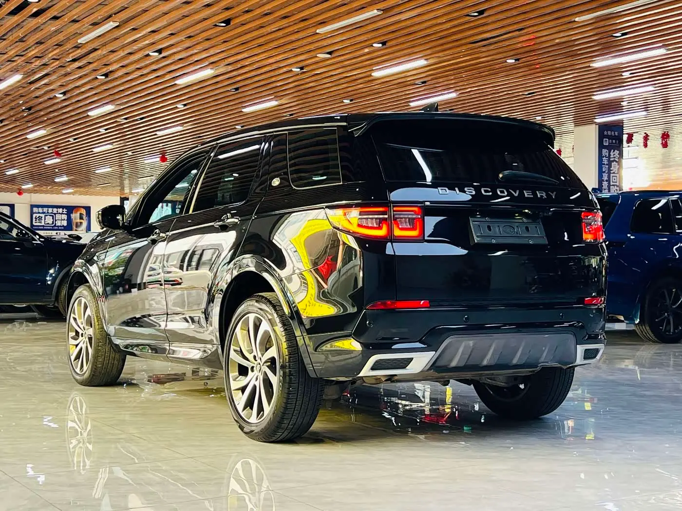 Land Rover Discovery Sport 2022 — Фото 16/18