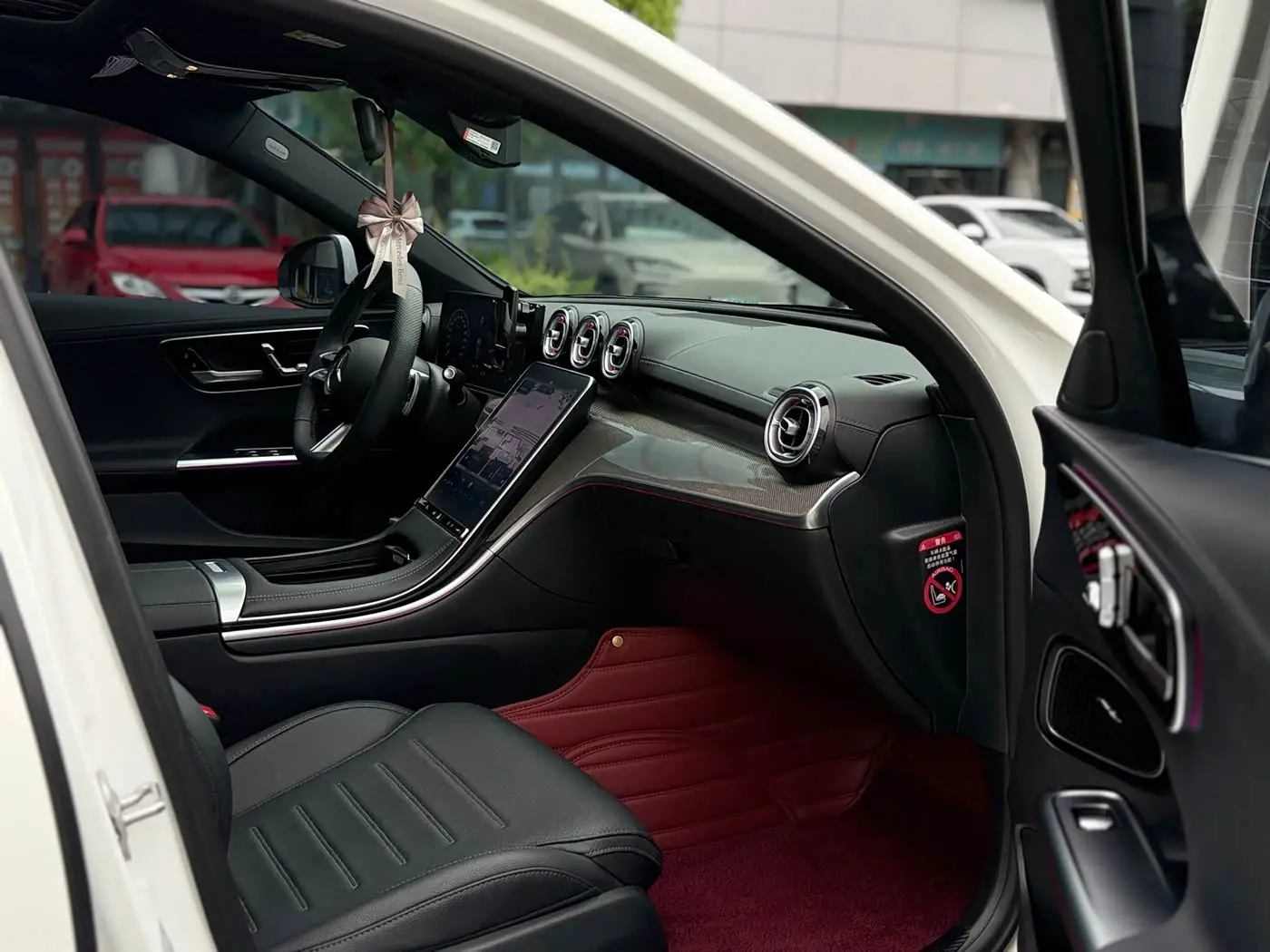 Mercedes-Benz C-Class 2024 — Photo 13/17