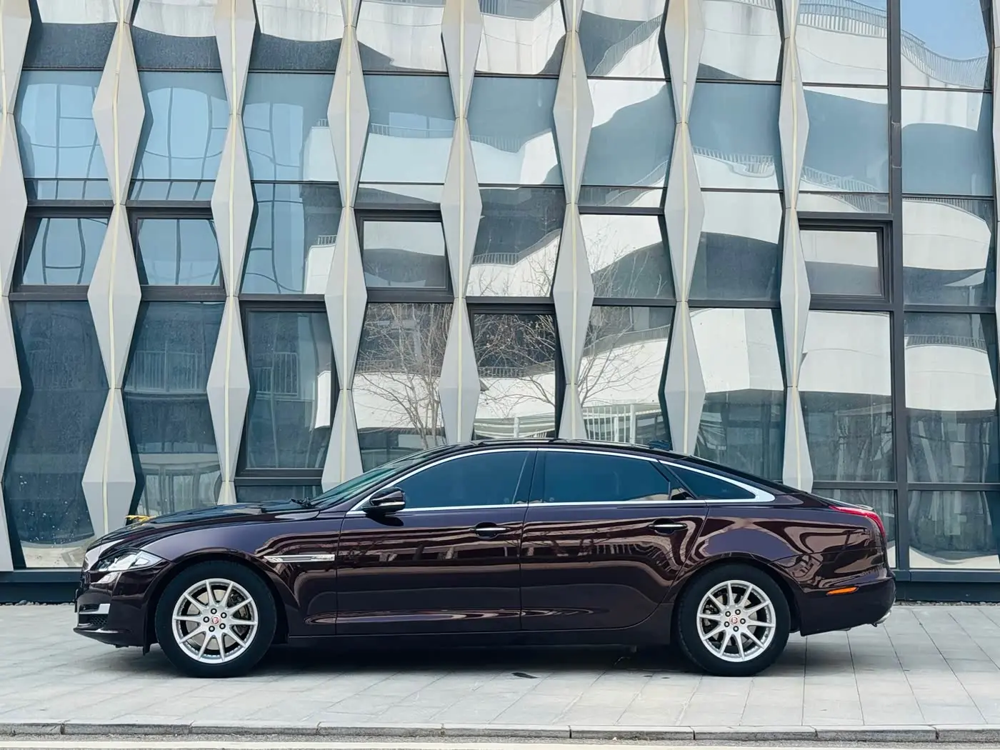 Jaguar XJ 2018 — Photo 3/20
